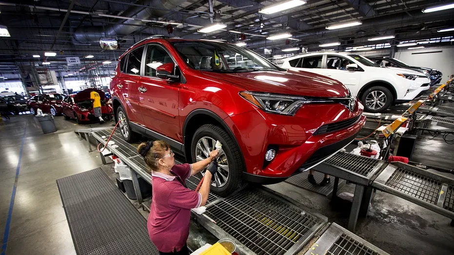 Toyota triệu hồi 1,12 triệu xe lỗi túi khí